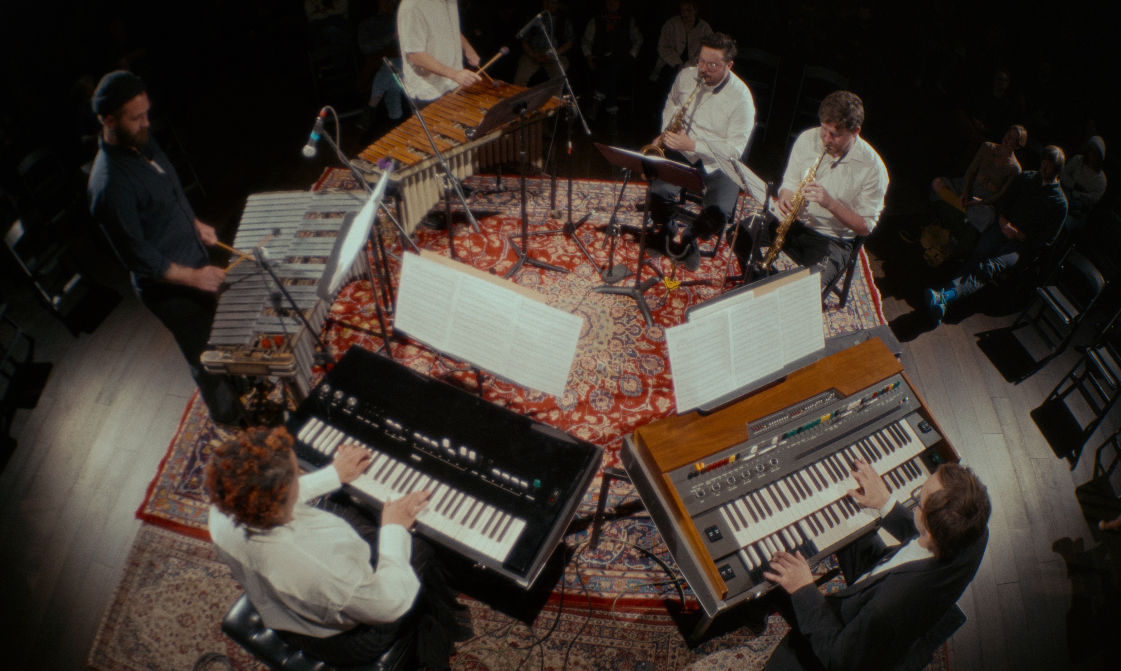Ensemble In Circle